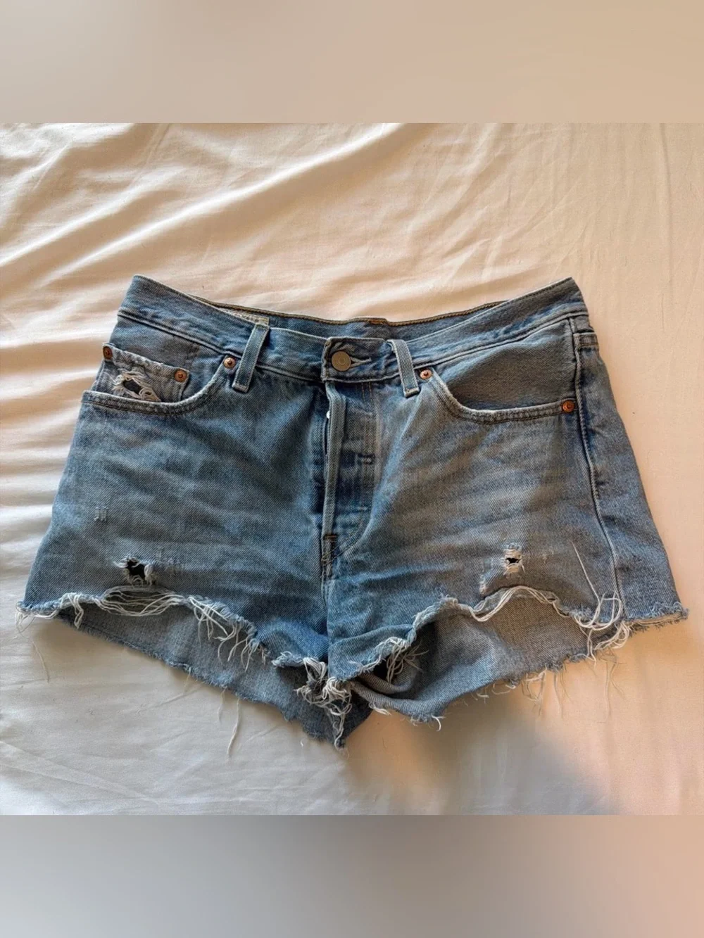 Levi's Mid Wash Shorts